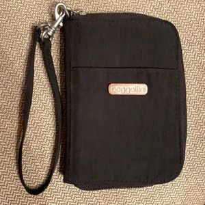Baggallini black vegan nylon zip mini wristlet wallet ID credit card holder VGUC